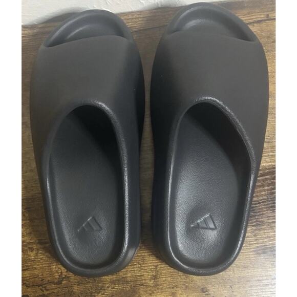 Men’s Size 7 Adidas Yeezy Onyx Slide - Picture 2 of 5
